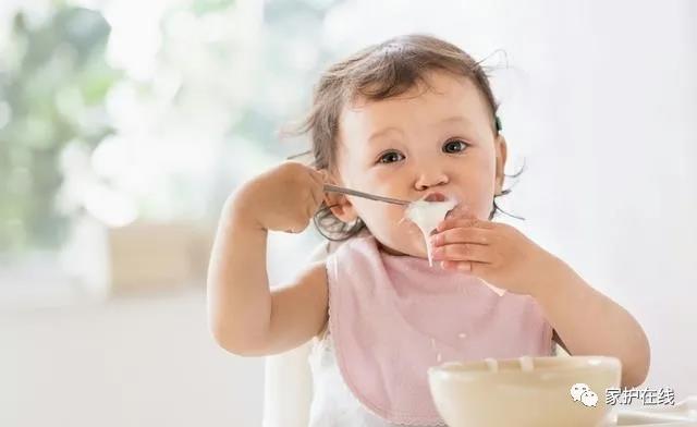 宝宝的第一口辅食应该吃什么？很多育儿嫂、宝妈都做错了！